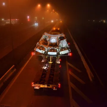 1300 ton gigantycznego transportu na A1