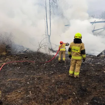 Strażacy gasili pożar stodoły. Akcja trwała kilka godzin
