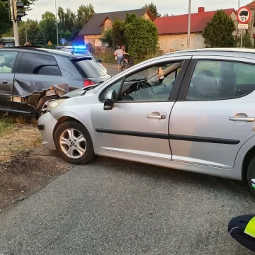 Wypadek w Kletni. Dwie osoby trafiły do szpitala