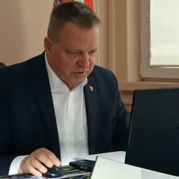 Powiatowi radni obradowali zdalnie