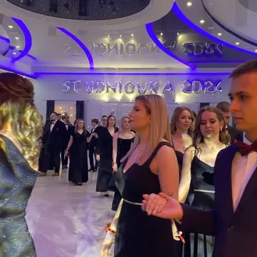 Szampańska zabawa studniówkowa ZSE w Radomsku