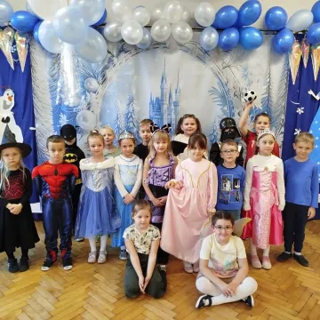 „Zimowa Kraina”. Bal karnawałowy w przedszkolu nr 9 w Radomsku