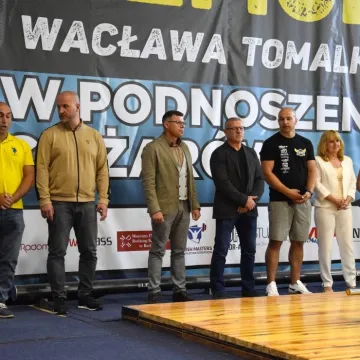 Podnoszenie ciężarów w hołdzie trenerowi Wacławowi Tomalce