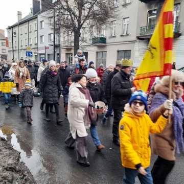 [WIDEO] Orszak Trzech Króli 2025 w Radomsku. „Kłaniajcie się królowie!”