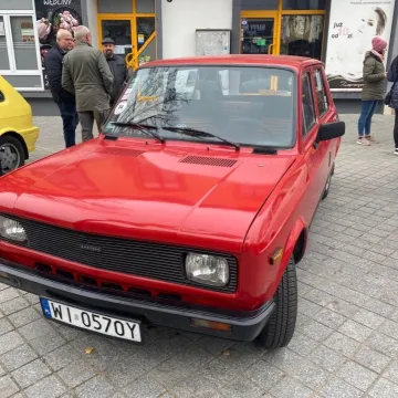 Centrum Radomska w zabytkowych samochodach