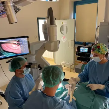 Nowoczesny mikroskop operacyjny w szpitalu w Radomsku