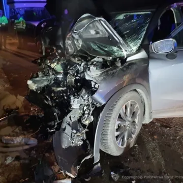 Na A1 mazda uderzyła w holowaną ciężarówkę