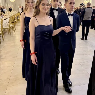 Odliczanie do matury rozpoczęło się eleganckim balem w LO Przedborzu