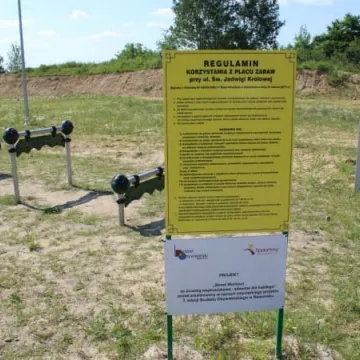 Sprawdzili jak wyglądają place zabaw w Radomsku