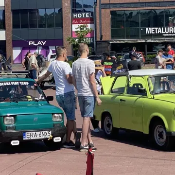 Auto - Moto Weteran 6.  W Radomsku zaparkowały motoryzacyjne legendy