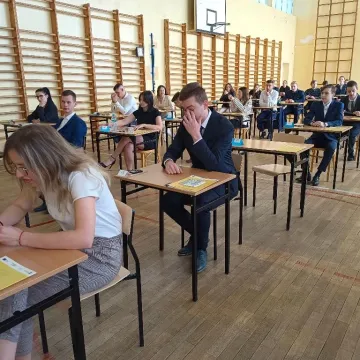 Trzeci dzień matur. Uczniowie piszą test z matematyki