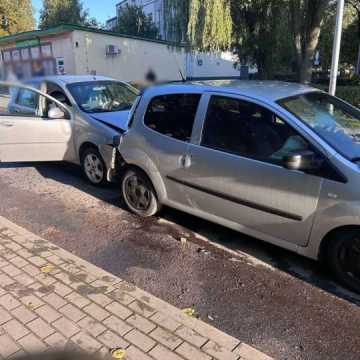 [WIDEO] Trzy samochody zderzyły się na ul. 11 Listopada w Radomsku