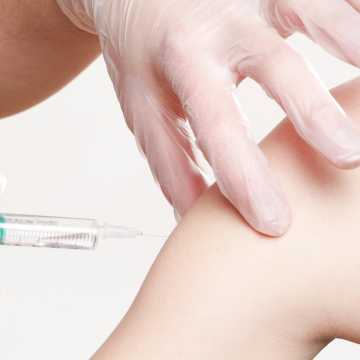 Ruszają bezpłatne i dobrowolne szczepienia przeciw wirusowi HPV dla nastolatków w wieku 12 i 13 lat