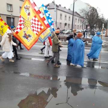 [WIDEO] Orszak Trzech Króli 2025 w Radomsku. „Kłaniajcie się królowie!”