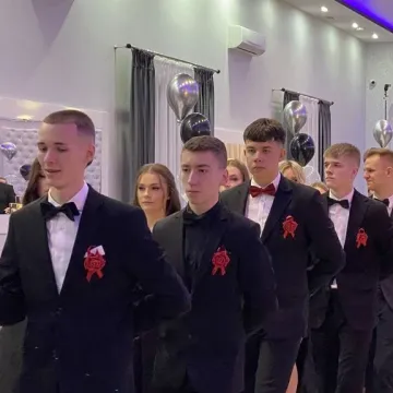 Szampańska zabawa studniówkowa ZSE w Radomsku