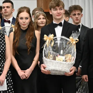 100 dni do matury. Studniówka ZSE-E w Radomsku