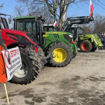[WIDEO] Zaczęło się. Przedbórz stoi. Rolnicy walczą o Polskę