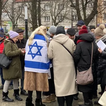 Chanuka w Radomsku. Było odpalenie świec, śpiew i pączki