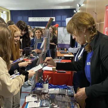 Tłumy maturzystów na targach w II LO w Radomsku