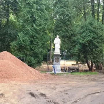 Trwa rewaloryzacja parku Świętojańskiego