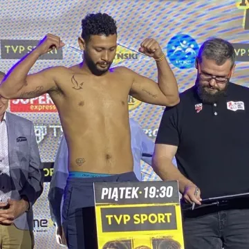 Ceremonia ważenia zawodników przed galą Korner Radomsko Boxing Night