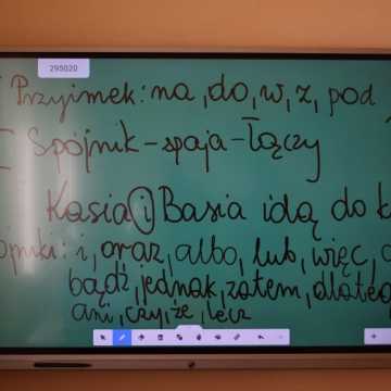 Nowe monitory interaktywne w szkołach w gminie Kamieńsk