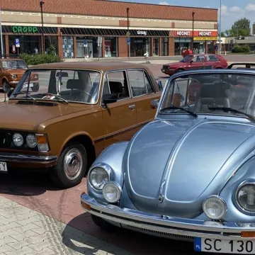 Klasyki zaparkowały w Radomsku. Trwa Auto-Moto Weteran 5