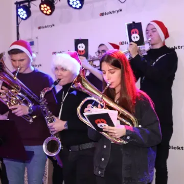 Elektryk - przy dźwiękach skrzypiec, janczarów i trąbek