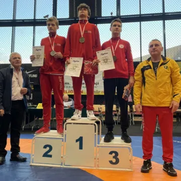 Udany memoriał w Katowicach. Dwanaście medali dla zapaśników ZKS Radomsko