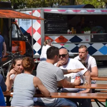 Food trucki opanowały plac 3 Maja