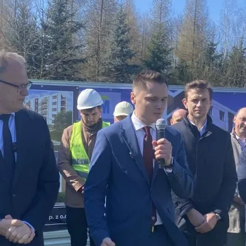 Wbito symboliczną łopatę. W Radomsku ruszyła budowa bloków SIM