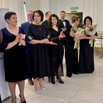 Odliczanie do matury rozpoczęło się eleganckim balem w LO Przedborzu
