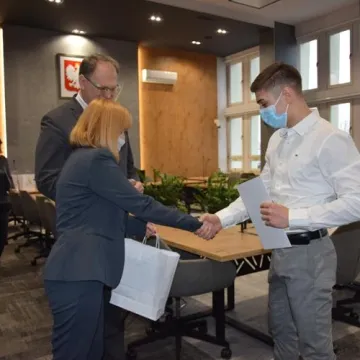 Młodzi zawodnicy z Radomska odebrali stypendia sportowe