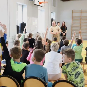 Dzieci przed wakacjami uczą się zasad udzielania pierwszej pomocy