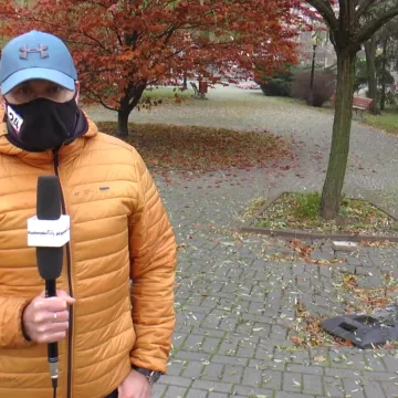 „W Temacie-EXTRA”: Pierwsze urodziny chodnikowej dziury w centrum Radomska