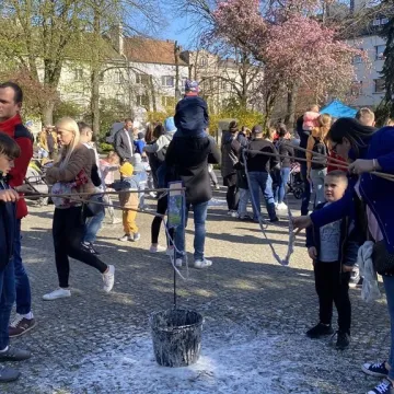 Kolory i bańki mydlane w centrum Radomska