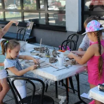 Ruszył maraton lepienia domków