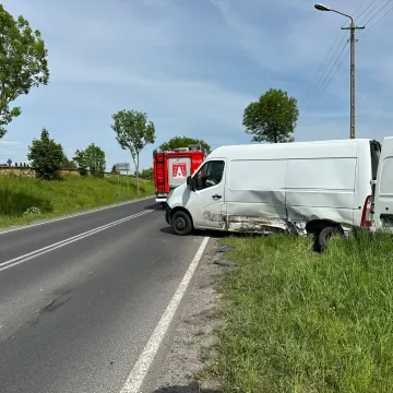 Kolizja w Kodrębie. Sprawca zjechał na przeciwległy pas ruchu
