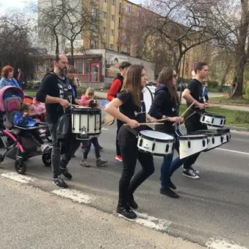 Pochód ulicami miasta - VII Radomszczańskie Dni Autyzmu