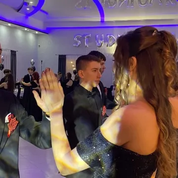 Szampańska zabawa studniówkowa ZSE w Radomsku