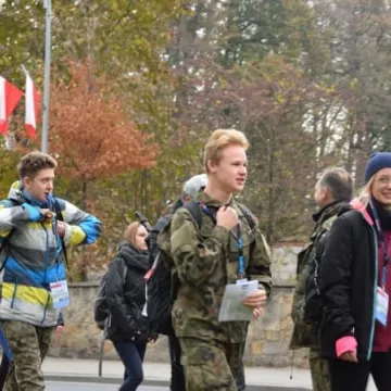 Wyruszyli na trasę VIII Pieszego Maratonu Niepodległości