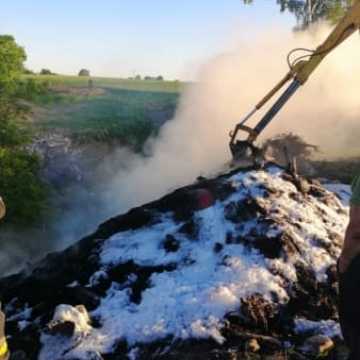 Pożar wysypiska śmieci w Dmeninie