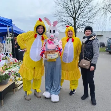 Zapachniało kolorową wiosną na parkingu przed Starostwem Powiatowym w Radomsku