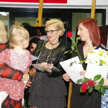 Wygrały z nowotworem. Teraz pozują do zdjęć, by dać siłę chorym kobietom