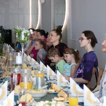 Świąteczne serca otwarte dla innych. Spotkanie PCK w Oranżerii