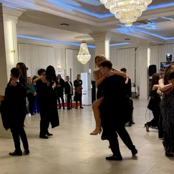 Odliczanie do matury rozpoczęło się eleganckim balem w LO Przedborzu