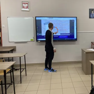 Mechanik pozyskał dwie tablice interaktywne 4K Ultra HD