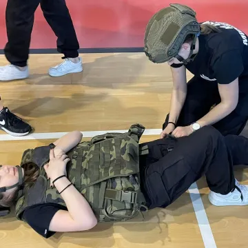 Uczniowie klas mundurowych z Radomska uczestniczyli w manewrach WOT