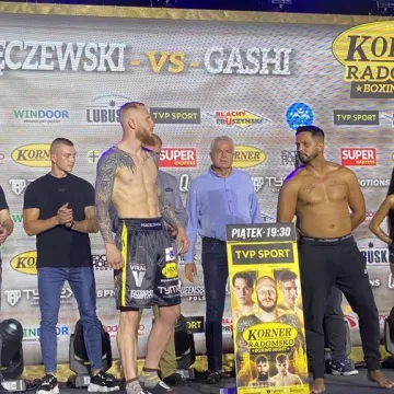 Ceremonia ważenia zawodników przed galą Korner Radomsko Boxing Night