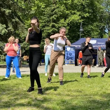 Żołnierze uczą w Radomsku kobiety podstaw samoobrony